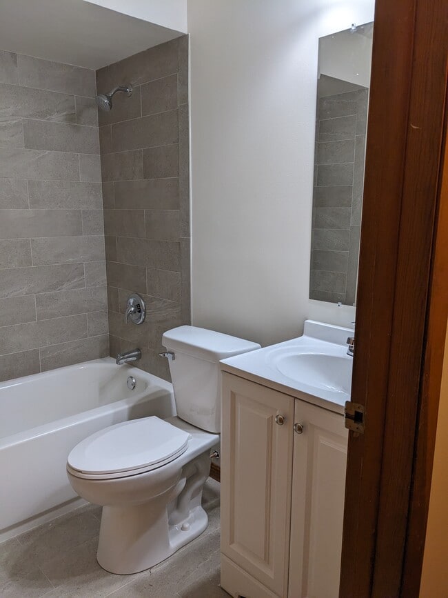 Building Photo - 521 Kungs Way