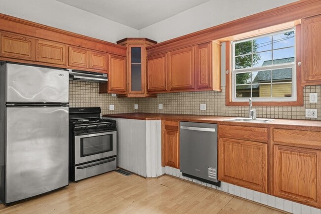 Building Photo - 70 NE Tillamook St