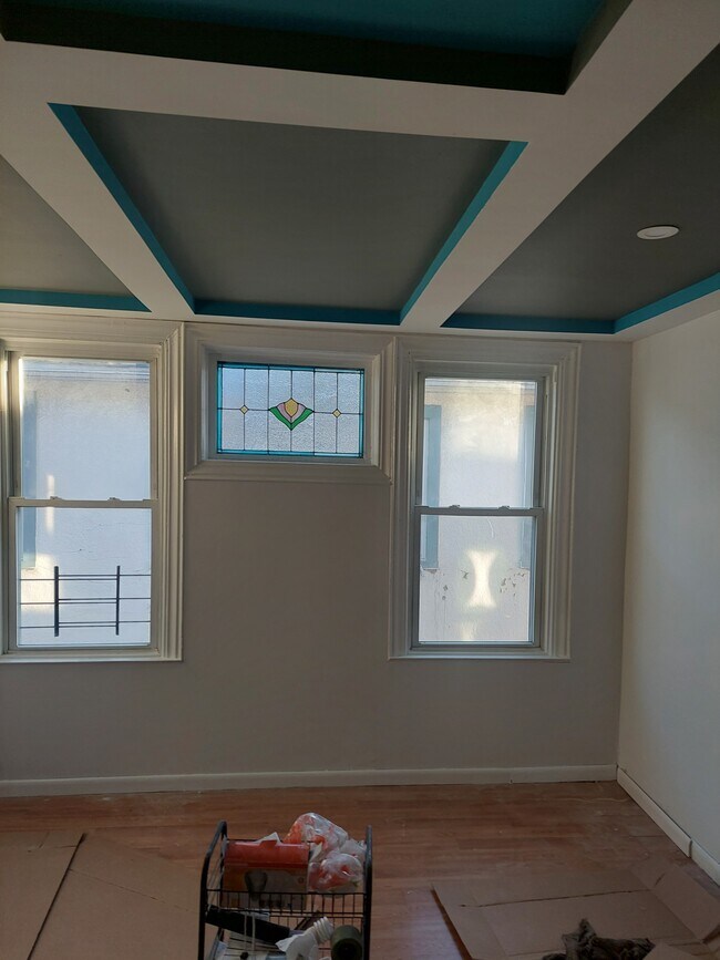 Living room - 376 E 45th St