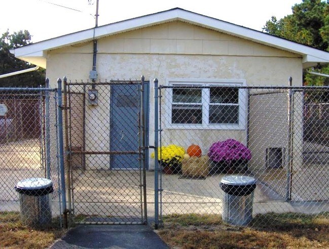 Building Photo - 460 Vath St