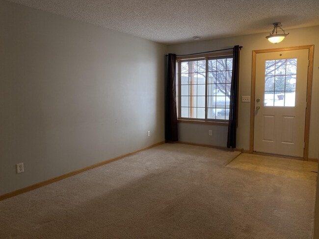 Building Photo - 860 Independence Dr