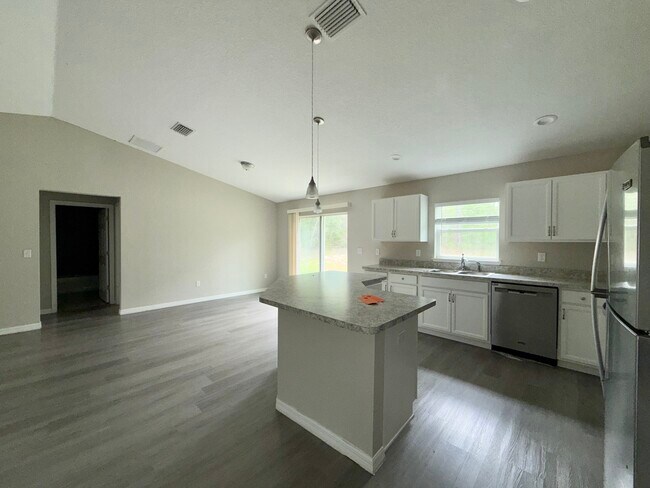 Foto del edificio - 853 Marion Oaks Mnr