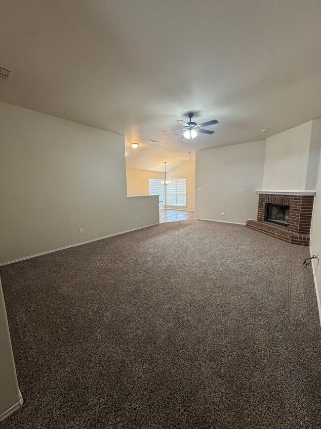 Building Photo - House Located Minutes From W. Loop 289 Acc...