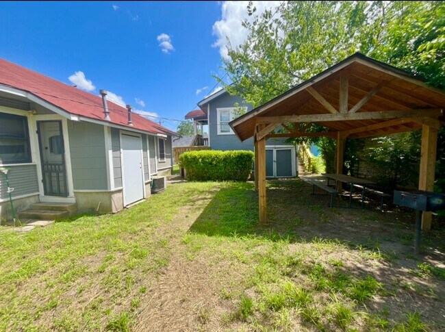 Foto del edificio - 2907 N Elmendorf St