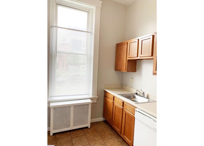 Building Photo - 3300 Jefferson Ave