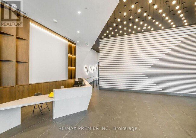 Building Photo - 1037 The Queensway