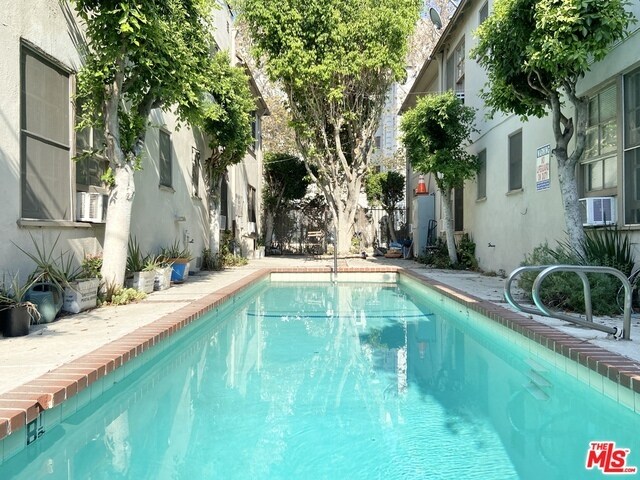 Foto del edificio - 309 N Sycamore Ave