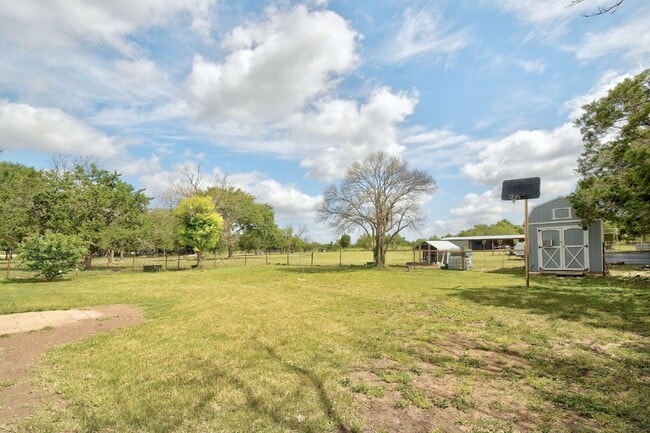 Building Photo - 105 Deep Lake Cir
