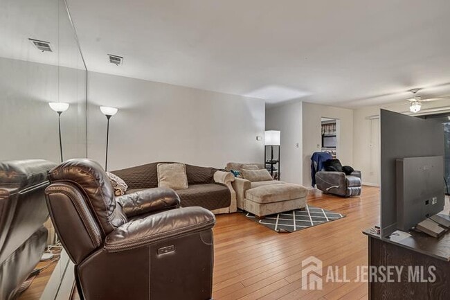 Building Photo - 142 Beverly Hill Terrace