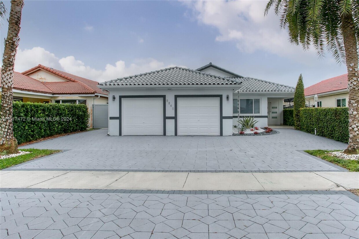 Primary Photo - 8840 NW 151st St