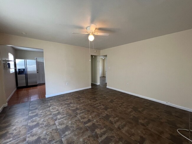 Building Photo - 2/1 Fort Pierce