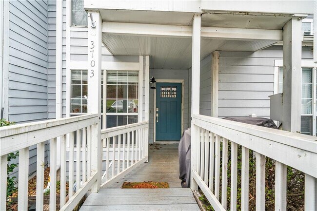 Building Photo - 3703 Tradewinds Dr