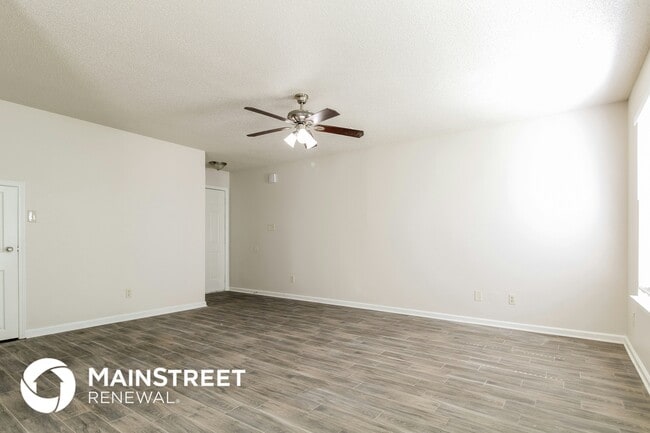 Building Photo - 4660 Royal View Dr