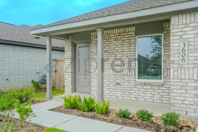 Building Photo - Unit