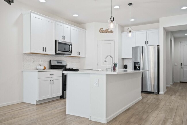 Foto del edificio - 12486 N Reeves Pl