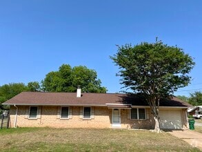 Building Photo - 365 Cheyenne Dr