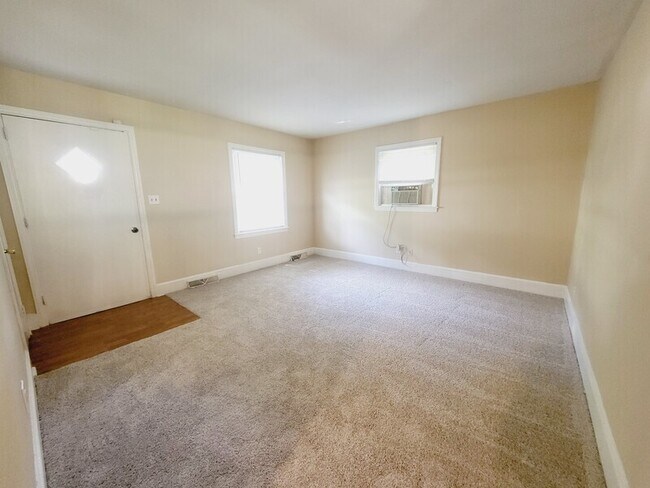 Foto del edificio - 3720 Blandwood Dr