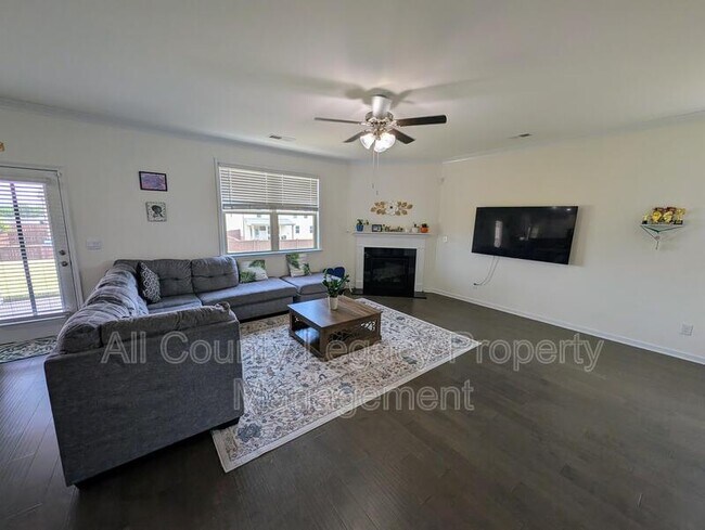 Foto del edificio - 928 Blue Juniper Cir