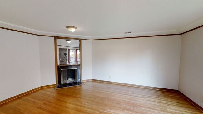 Building Photo - 3 Bed and 1 Bath Move-in Ready Now!