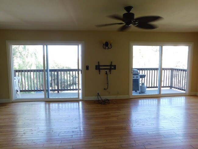 LIVING ROOM - 4419 Consuelo Rd