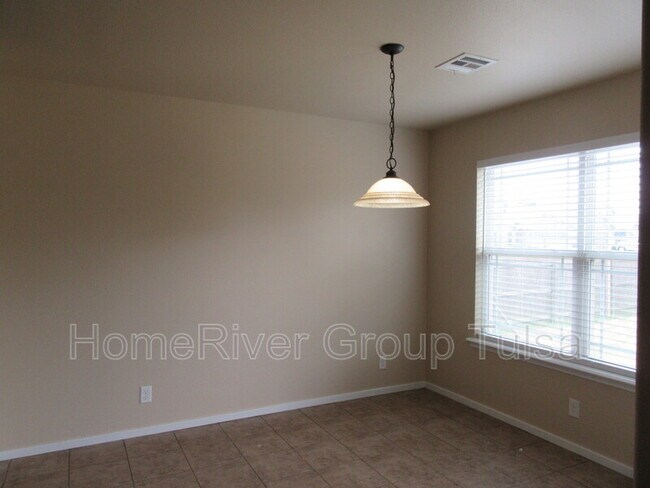 Foto del edificio - 11104 N 146th E Ave