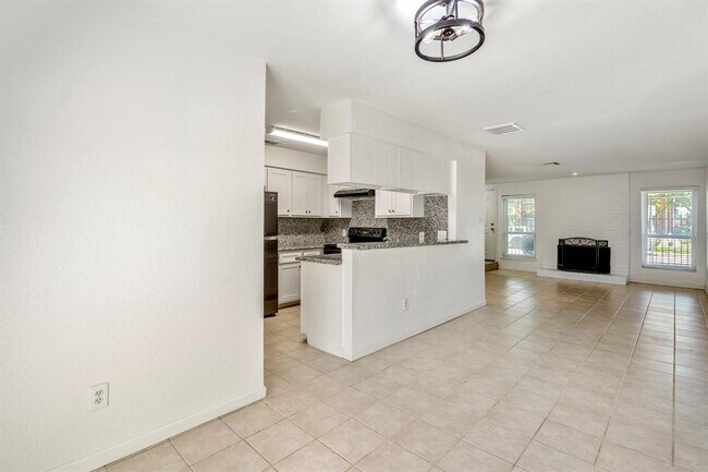 Foto del edificio - 2501 Bering Dr