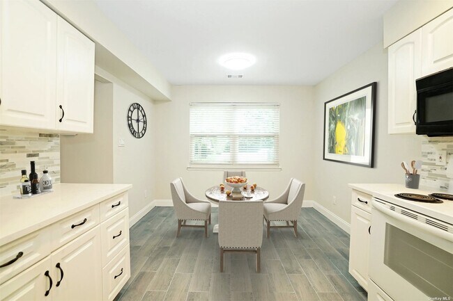 Building Photo - 65 Manors Dr