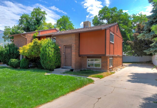 Building Photo - 7627 S Coachman Cir
