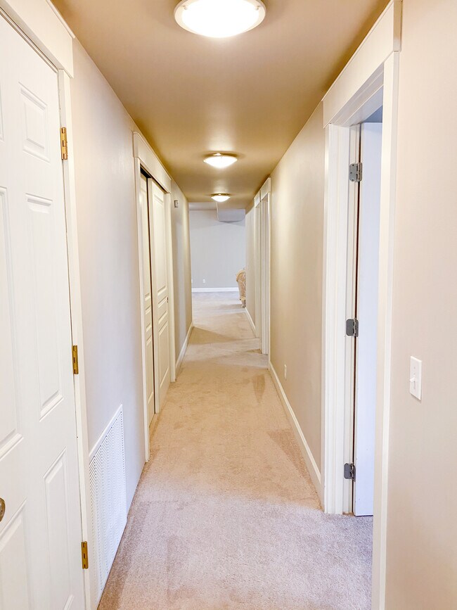 Building Photo - 2225 Old Lakeway Dr