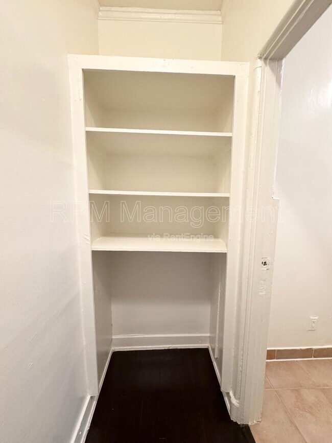 Foto del edificio - 626 N Plymouth Blvd