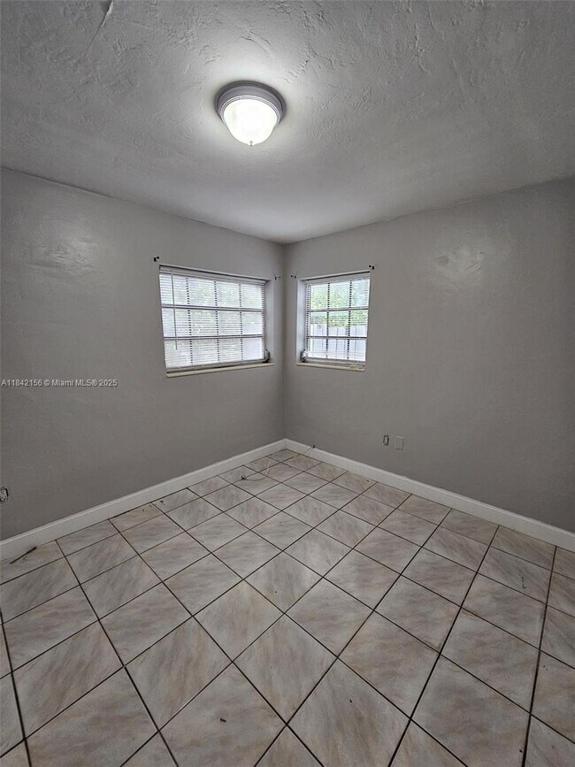 Foto del edificio - 482 NE 136th St