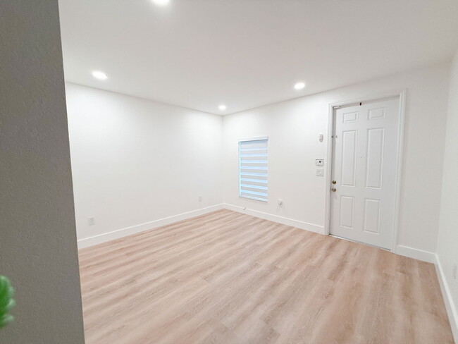 Building Photo - 4102 NE 26th St