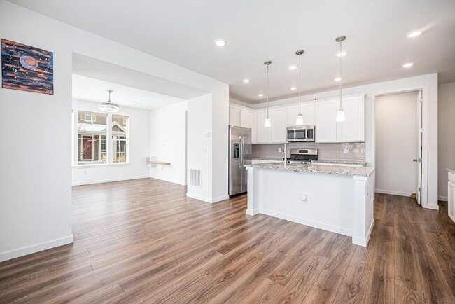 Foto del edificio - "Spacious 4-Bedroom Duplex Oasis with 3 Full Baths in Erie, CO - Your Perfect Home Awaits!"