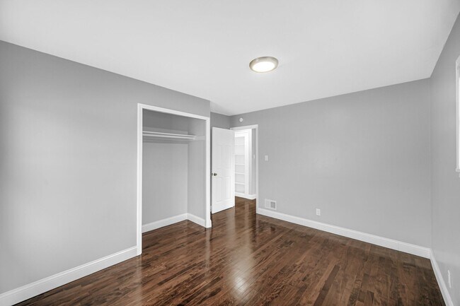 Foto del edificio - Beautifully Updated 4 beds/2baths