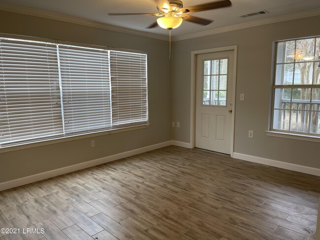 Foto del edificio - 50 Pebble Beach Cove