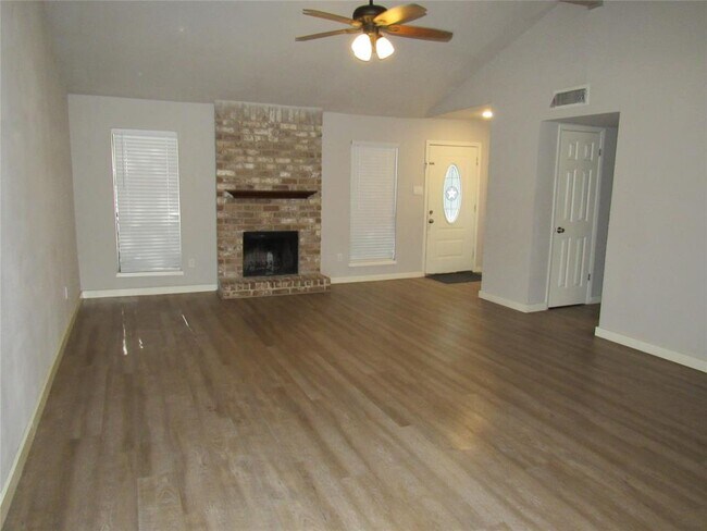 Foto del edificio - 22702 Braken Carter Ln