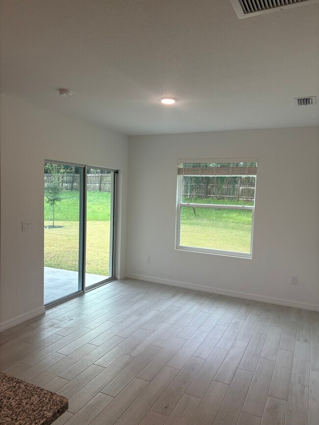 Foto del edificio - 5041 Armina Pl