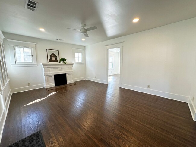 Building Photo - 1920's Craftsman Home in Historic Downtown...