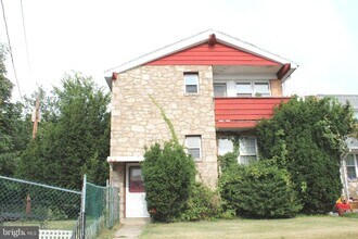 Building Photo - 5481 Vicaris St