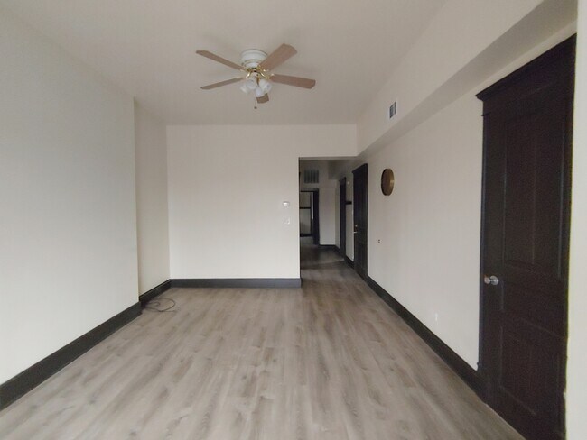 Building Photo - 3019 S Parnell Ave