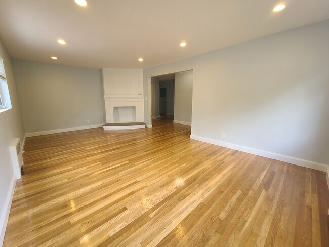 Foto del edificio - 115 Langley Rd