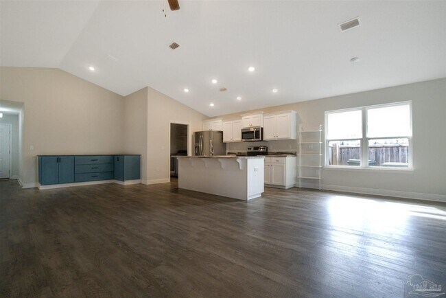 Building Photo - 152 Polo Ter