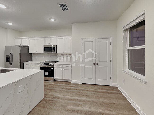 Foto del edificio - 5973 Thistleberry Flds Ln