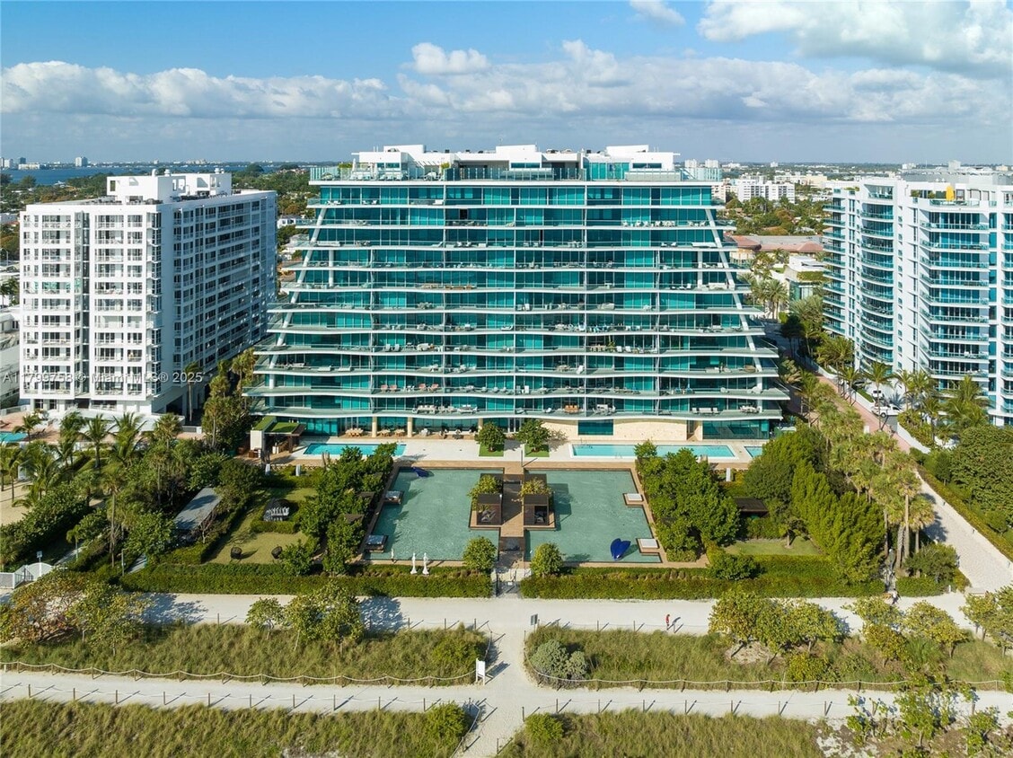 Primary Photo - 9349 Collins Ave