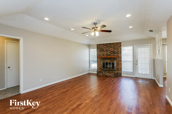 Building Photo - 8013 Lazy Brook Dr