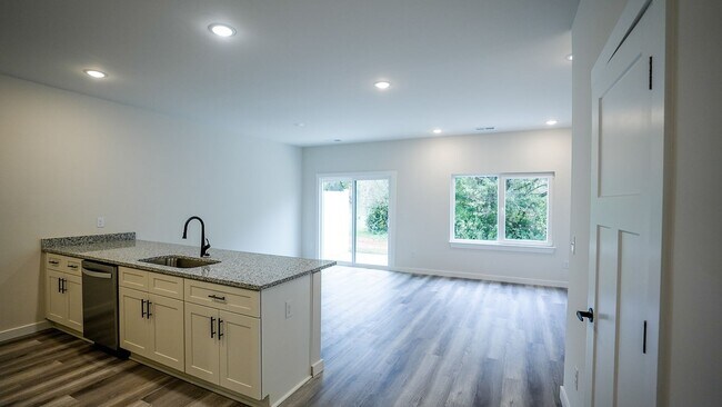 Foto del edificio - 1001 7th St Blvd SE