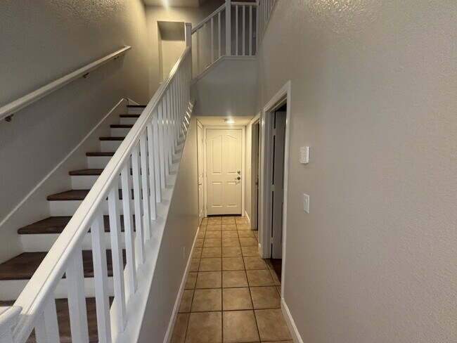 Foto del edificio - 3 Bed 3.5 Bath Summerlin - MOVE IN SPECIAL