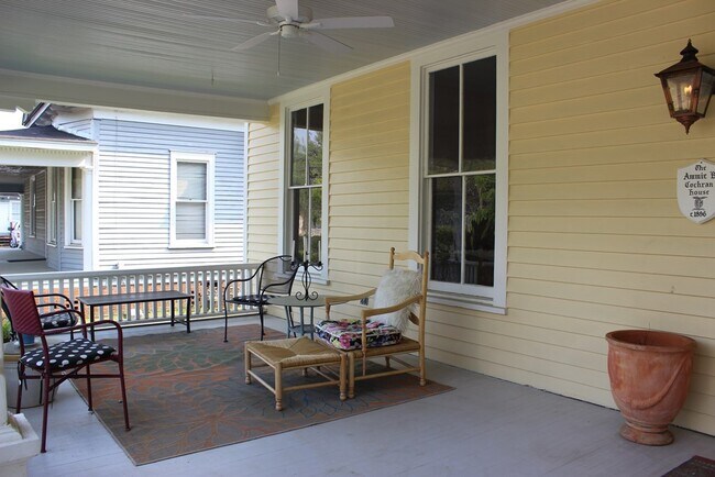 Foto del edificio - 317 N Crawford St
