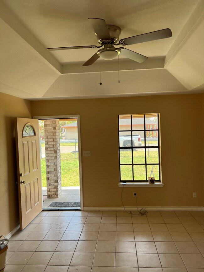 Foto del edificio - 217 N Bluebonnet St