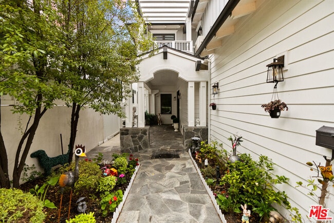 Building Photo - 592 30th St